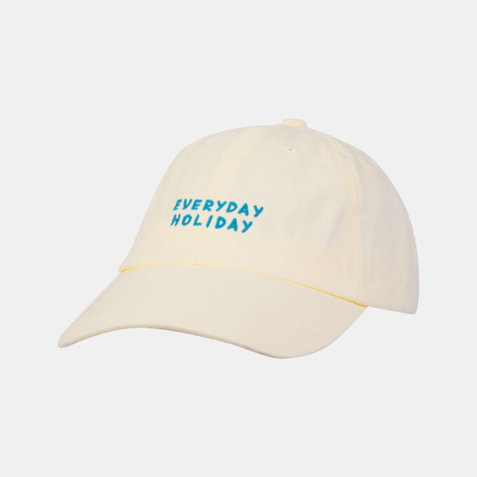 KLASYCZNA CZAPKA DAD CAP EVERYDAY HOLIDAY Klasyczna czapka z daszkiem wykonana z bawełny.